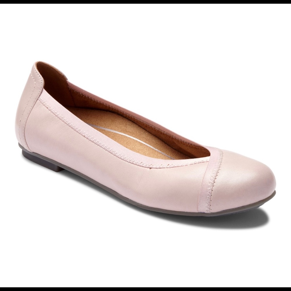 NIB Vionic Spark Caroll leather flats